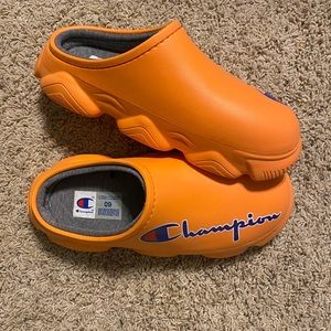 Champion orange slides size 9 M / 10.5 W / 42